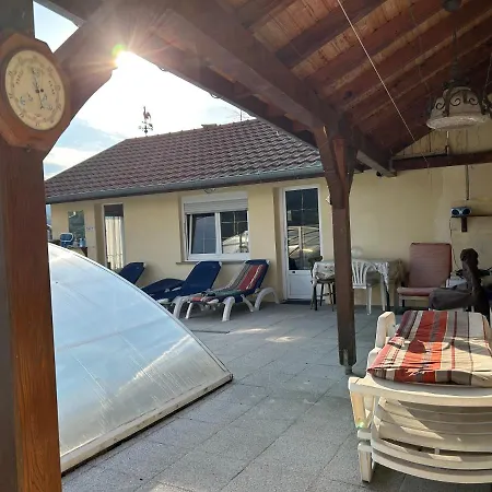 Maisonnette Piscine 2/4 Personnes Casa de Férias *